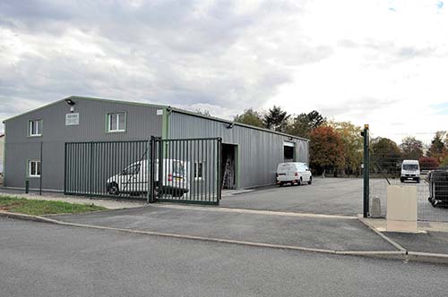 Vue extérieur du batiment de la société Apelec à  Boissy-le-Châtel